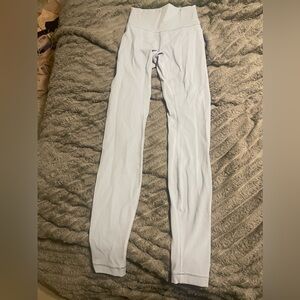 Lululemon Wunder Under High-Rise Tight 28"
*Luxtreme in color Chambray size 2